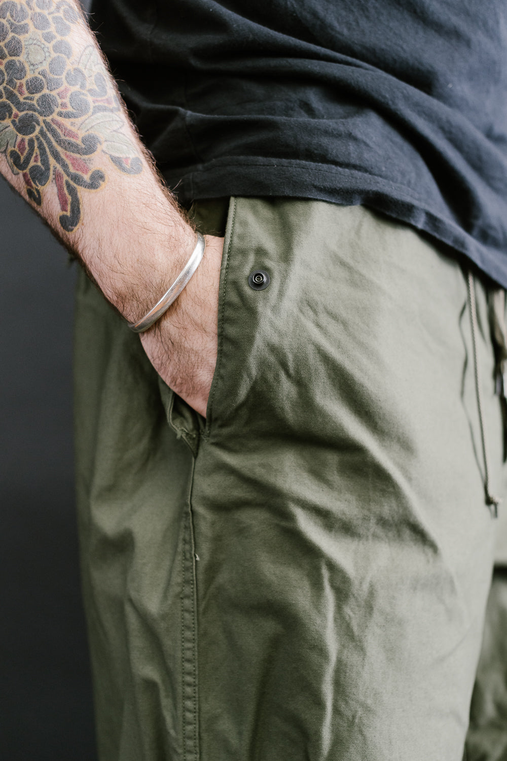 01-5020-76 - Loose Fit Army Trouser - Army Green