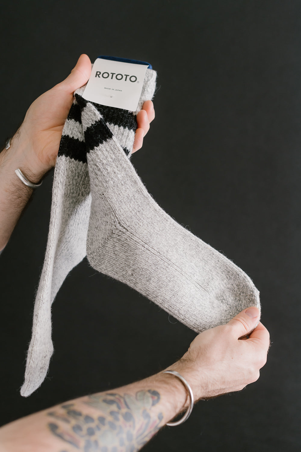 R1487 - Retro Winter Outdoor Crew Socks - Gray, Black