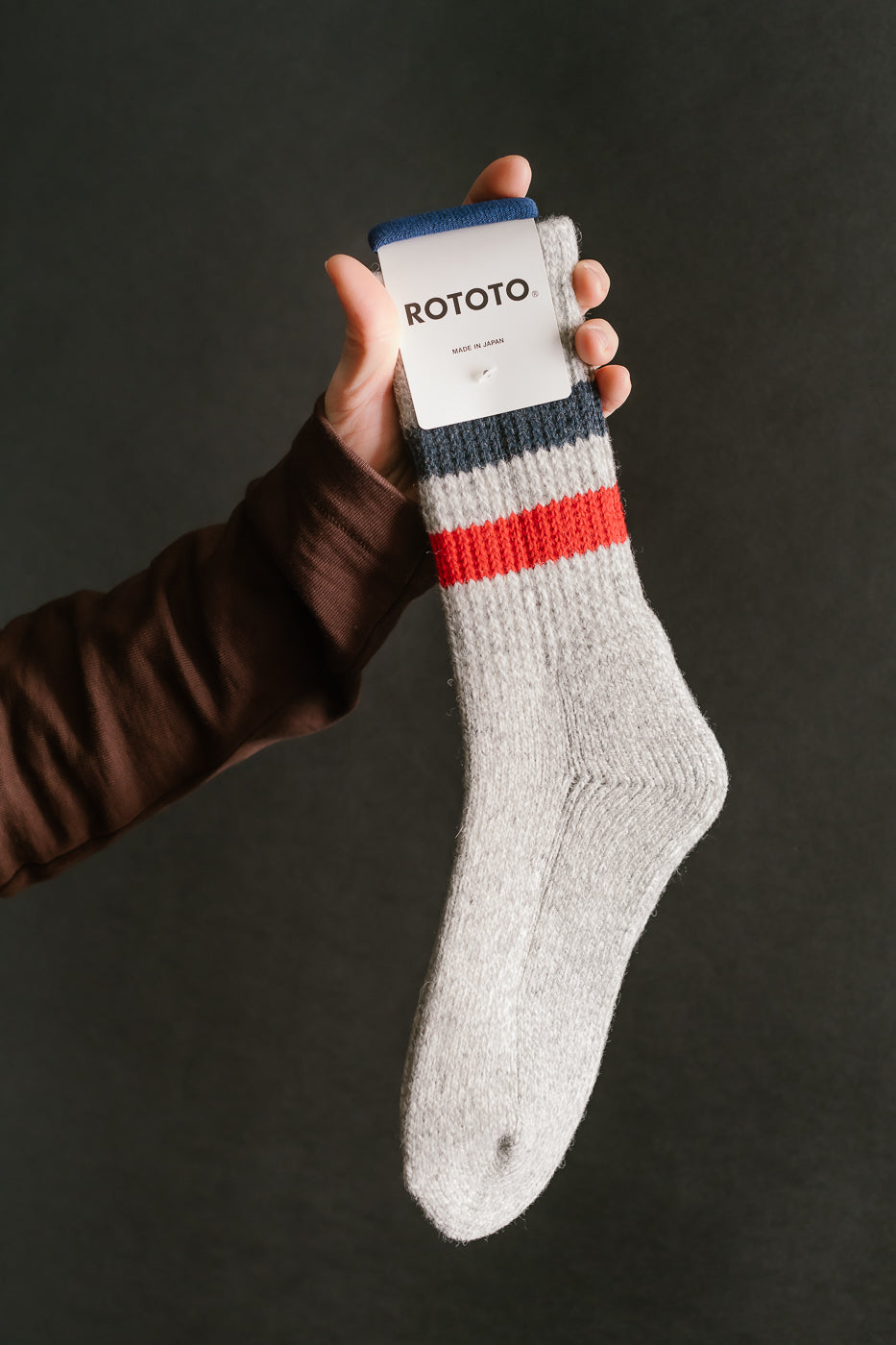 R1487 - Retro Winter Outdoor Crew Socks - Gray, Dark Blue, Red