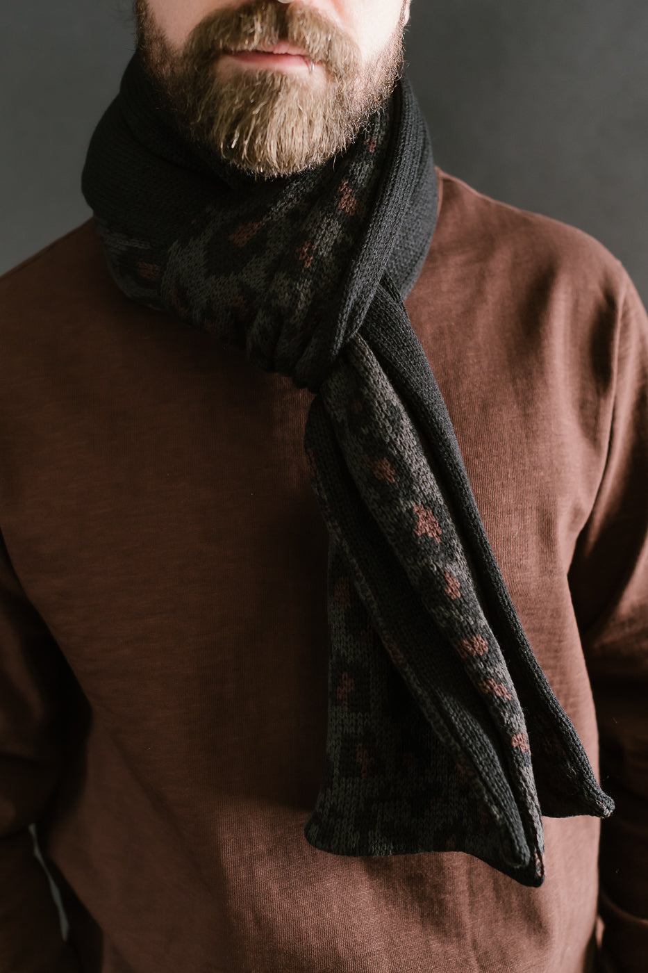 R5076 - Reversible Leopard Chunky Muffler Scarf - Charcoal