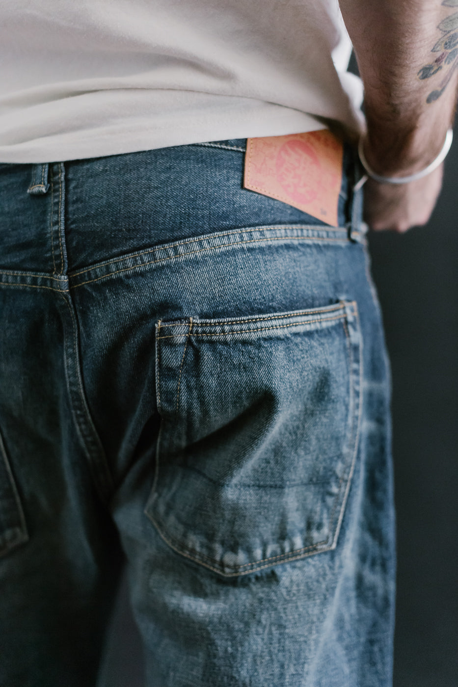 D1890US - 13oz Used-Wash Indigo Selvedge Denim - Loose Straight